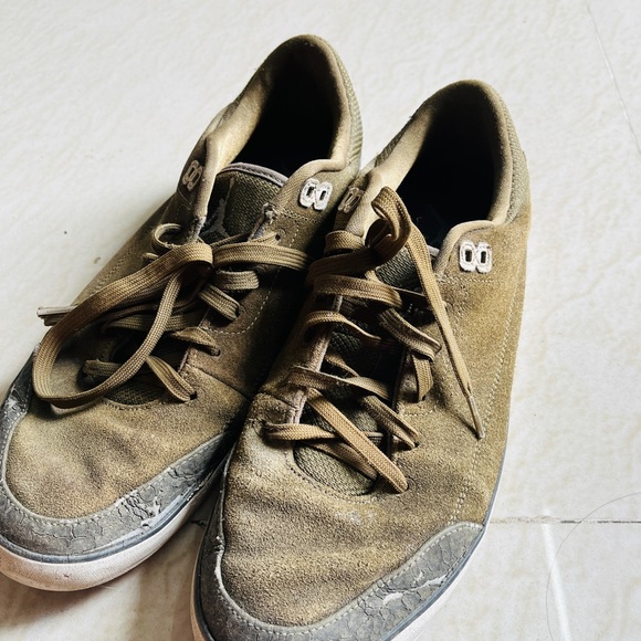 Original Jordan 8.   Size UK 9 - Picture 15 of 15